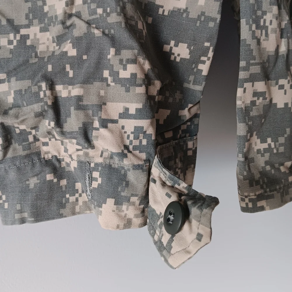 U.S. Army Coat Combat Uniform Nylon Cotton 50/50 Digital Camo Large Regular